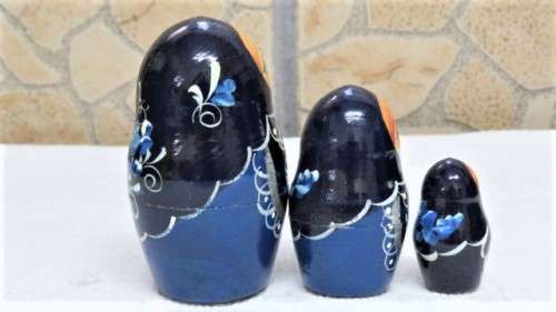 Superb Vintage Five Piece Wooden Russian Matryoshka Nesting Doll Set H: 145 mm