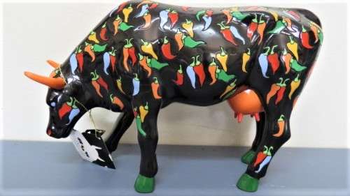 Superb Vintage CowParade Boston 2006 `Chillies Con Carne` Large Hand Painted Ceramic Cow H: 20 cm