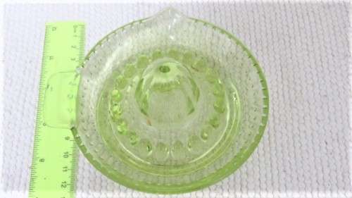 Wonderful Vintage Green Glass Juicer With Handle And Spout 13,5 x 2,5 cm
