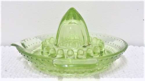 Wonderful Vintage Green Glass Juicer With Handle And Spout 13,5 x 2,5 cm