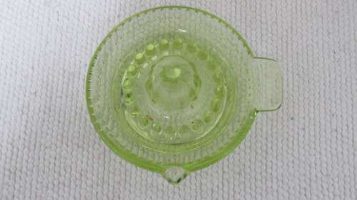Wonderful Vintage Green Glass Juicer With Handle And Spout 13,5 x 2,5 cm