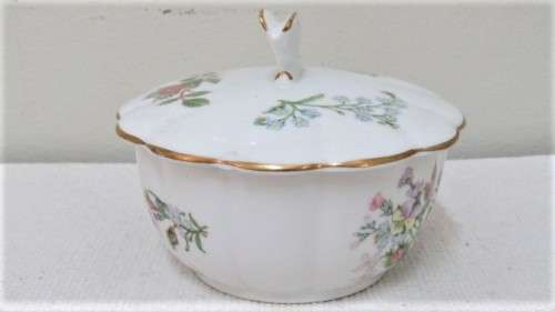 Wonderful Vintage Aynsley `Wild Tudor` Fine Bone China Lidded Powder/Trinket Pot 113 x 55 mm