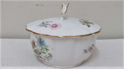 Wonderful Vintage Aynsley `Wild Tudor` Fine Bone China Lidded Powder/Trinket Pot 113 x 55 mm