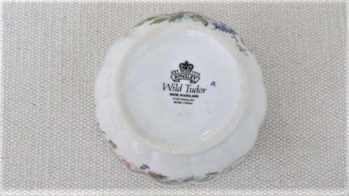 Wonderful Vintage Aynsley `Wild Tudor` Fine Bone China Lidded Powder/Trinket Pot 113 x 55 mm