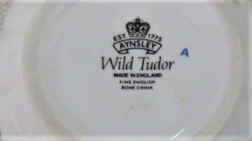 Wonderful Vintage Aynsley `Wild Tudor` Fine Bone China Lidded Powder/Trinket Pot 113 x 55 mm