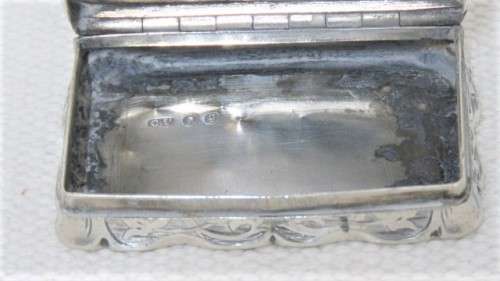 Superb Antique Hallmarked Birmingham George Unite 1881-82 Silver Snuff Box 65 x 40 mm (58 g)