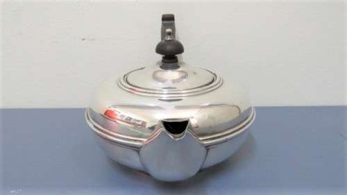 Stunning Hallmarked Antique Chester Barker Bros. 1923-24 Silver Teapot H: 110 mm (347 g)