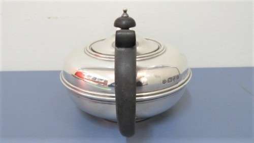 Stunning Hallmarked Antique Chester Barker Bros. 1923-24 Silver Teapot H: 110 mm (347 g)