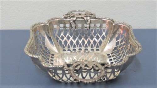 Hallmarked Antique Birmingham Synyer & Beddoes George V 1913 Silver Bon Bon Dish 160 x 35 mm 90 g