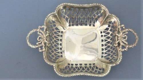 Hallmarked Antique Birmingham Synyer & Beddoes George V 1913 Silver Bon Bon Dish 160 x 35 mm 90 g