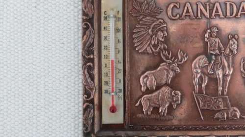 Awesome Vintage Copper Canada Souvenir Plaque With Thermometer 130 x 100 mm SOLD AS IS