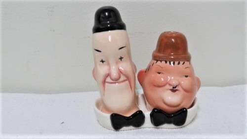 Wonderful Vintage Beswick Laurel And Hardy Salt/Pepper Cruet Set With Stand 9,5 x 12 cm