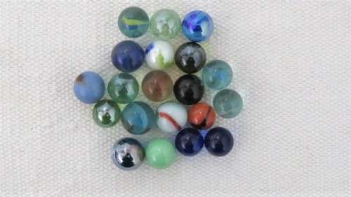 Wonderful Collection of 150 Vintage Marbles Various Sizes And Colours SOLD AS IS