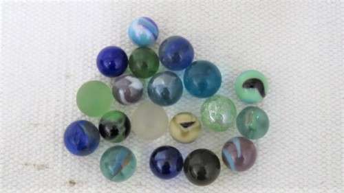 Wonderful Collection of 150 Vintage Marbles Various Sizes And Colours SOLD AS IS