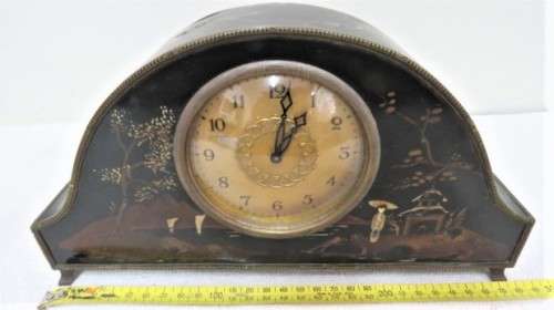 Beautiful Vintage Chinoiserie Decorated Mantel Clock In Working Order SOLD AS IS 27,5 x 7 x 15 cm