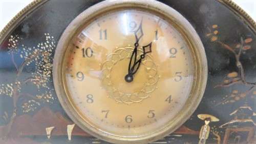 Beautiful Vintage Chinoiserie Decorated Mantel Clock In Working Order SOLD AS IS 27,5 x 7 x 15 cm