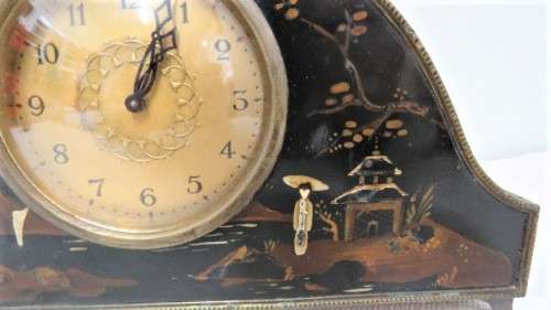 Beautiful Vintage Chinoiserie Decorated Mantel Clock In Working Order SOLD AS IS 27,5 x 7 x 15 cm