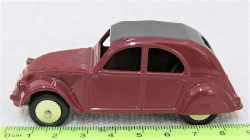 Superb Boxed Dinky Toys DeAgostini Die Cast 2 CV Citroen #24 T Scale 1:43 L: 89 mm