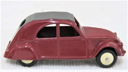 Superb Boxed Dinky Toys DeAgostini Die Cast 2 CV Citroen #24 T Scale 1:43 L: 89 mm