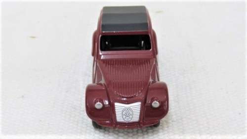 Superb Boxed Dinky Toys DeAgostini Die Cast 2 CV Citroen #24 T Scale 1:43 L: 89 mm