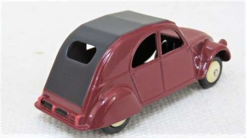 Superb Boxed Dinky Toys DeAgostini Die Cast 2 CV Citroen #24 T Scale 1:43 L: 89 mm