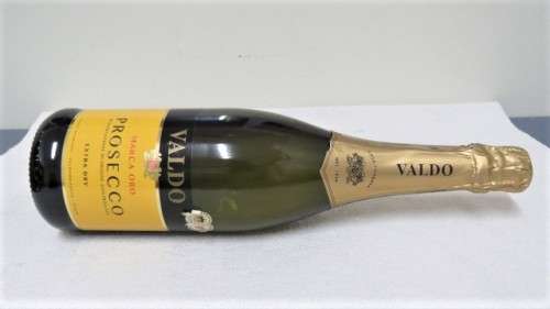 Sealed 750ml Bottle of Award Winning Valdo Marca Oro Prosecco Extra Dry Sparkling Wine
