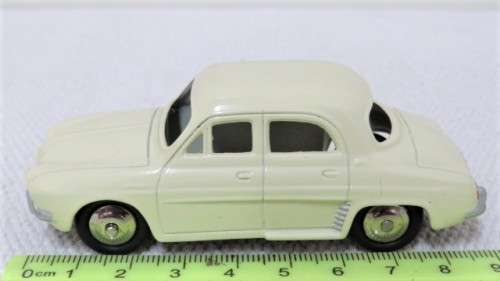 Boxed Dinky Toys Editions Atlas Die Cast Renault `Dauphine` #24 E Scale 1:43 L: 90 mm