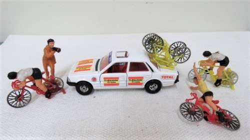 Rare 1981 Corgi D/Cast Peugeot 505 STI `Tour De France` Team Car Bikes/Riders 1:36 No Box SOLD AS IS