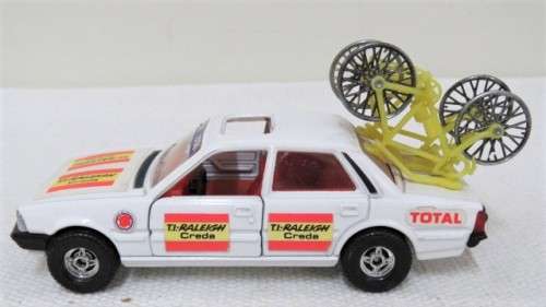 Rare 1981 Corgi D/Cast Peugeot 505 STI `Tour De France` Team Car Bikes/Riders 1:36 No Box SOLD AS IS