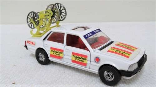 Rare 1981 Corgi D/Cast Peugeot 505 STI `Tour De France` Team Car Bikes/Riders 1:36 No Box SOLD AS IS