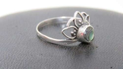 Pretty, Vintage Dainty Sterling Silver Ring With Small Round Moonstone Size M (1.1 g)