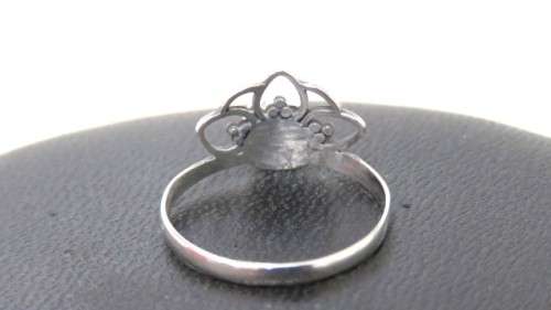 Pretty, Vintage Dainty Sterling Silver Ring With Small Round Moonstone Size M (1.1 g)
