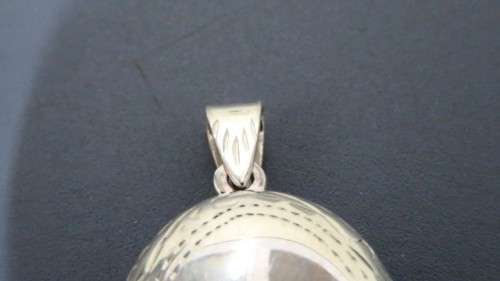Fantastic Vintage Sterling Silver 925 Oval Locket With Engraved Decoration 28 x 22 mm (6.6 g)