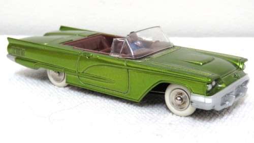 Boxed Dinky Toys DeAgostini Die Cast Ford `Thunderbird` #555 Scale 1:43 L: 120 mm