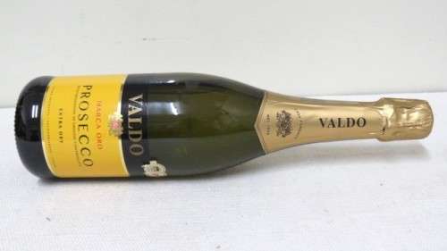 Sealed 750ml Bottle of Award Winning Valdo Marca Oro Prosecco Extra Dry Sparkling Wine