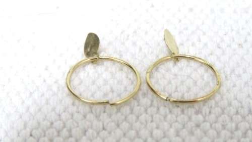 Dainty Vintage 9ct Gold Round Sleeper Earrings With Dangling Flat Leaf Shape D: 14 mm (0.3 g)