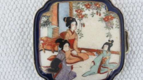 Beautiful Antique Japanese Satsuma Hand Painted Porcelain Enamel Belt Buckle (Two Parts) 5 x 5 cm