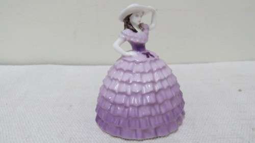 Gorgeous Vintage Coalport 1996 Minuettes `Chloe` Porcelain Figurine By Martin Evans H: 95 mm