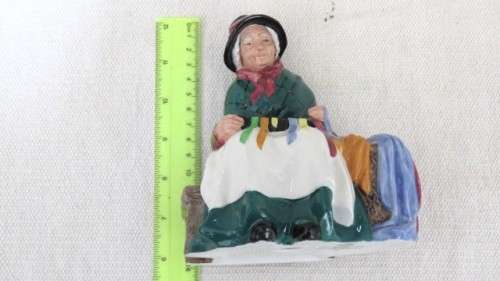 Stunning Rare Vintage 1948 Royal Doulton `Silks And Ribbons` HN 2017 Porcelain Figurine H: 160 mm