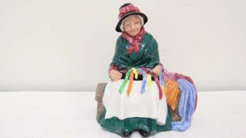 Stunning Rare Vintage 1948 Royal Doulton `Silks And Ribbons` HN 2017 Porcelain Figurine H: 160 mm