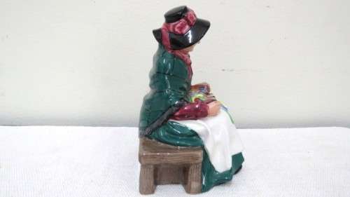 Stunning Rare Vintage 1948 Royal Doulton `Silks And Ribbons` HN 2017 Porcelain Figurine H: 160 mm
