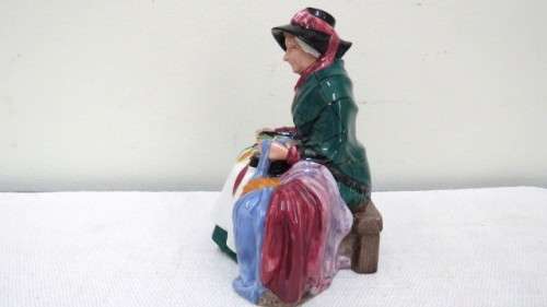 Stunning Rare Vintage 1948 Royal Doulton `Silks And Ribbons` HN 2017 Porcelain Figurine H: 160 mm