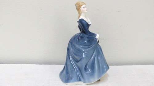 Vintage 1960`s Royal Doulton `Fragrance` HN 2334 Porcelain Figurine By Peggy M. Davies H: 195 mm