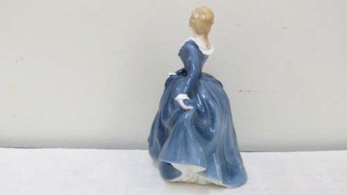 Vintage 1960`s Royal Doulton `Fragrance` HN 2334 Porcelain Figurine By Peggy M. Davies H: 195 mm