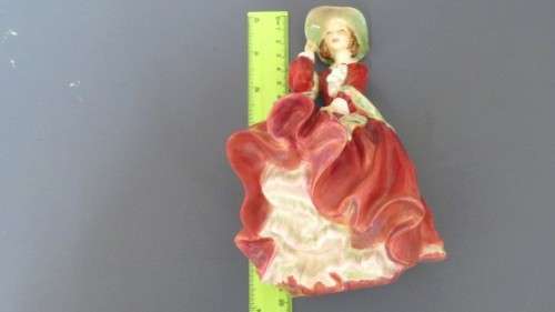 Stunning Vintage 1930s Royal Doulton `Top O` The Hill` Porcelain Figurine HN 1834 H: 195 mm