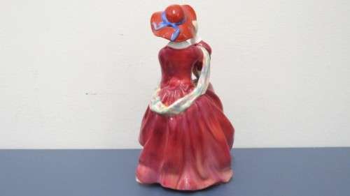 Stunning Vintage 1930s Royal Doulton `Top O` The Hill` Porcelain Figurine HN 1834 H: 195 mm