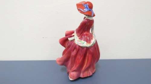 Stunning Vintage 1930s Royal Doulton `Top O` The Hill` Porcelain Figurine HN 1834 H: 195 mm