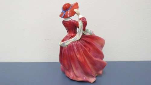Stunning Vintage 1930s Royal Doulton `Top O` The Hill` Porcelain Figurine HN 1834 H: 195 mm