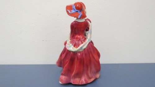 Stunning Vintage 1930s Royal Doulton `Top O` The Hill` Porcelain Figurine HN 1834 H: 195 mm