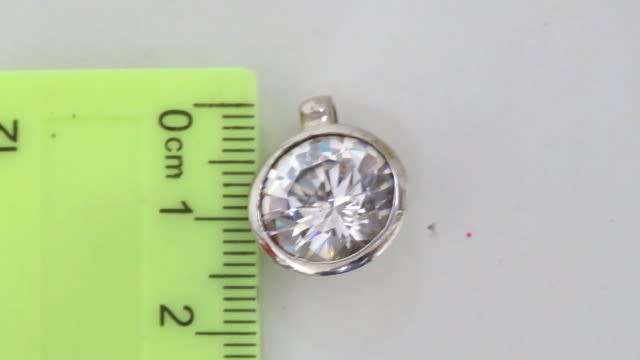 Beautiful Vintage Sterling Silver 925 Bezel Pendant With 6 mm Round Clear Crystal D: 14 mm (4.0 g)